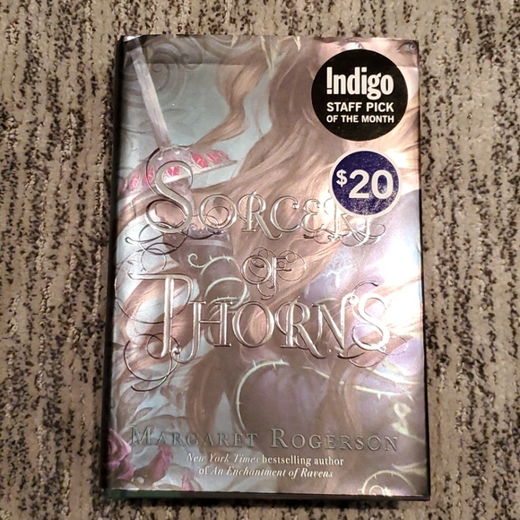 Sorcery of Thorns by Margaret Rogerson - Picture 1 of 3